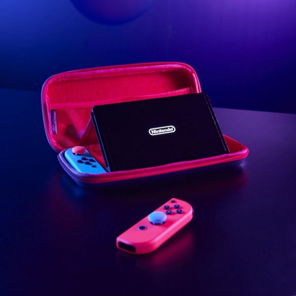 Urage Nintendo Switch 8In1 Set Zwart/Rood