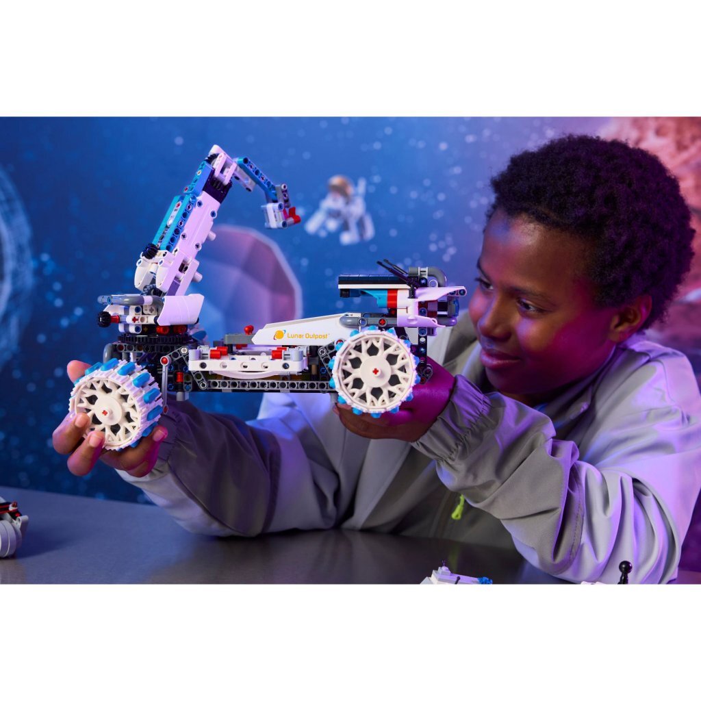Lego Technic 42211 Lunar Outpost Maanrover Ruimtevoertuig