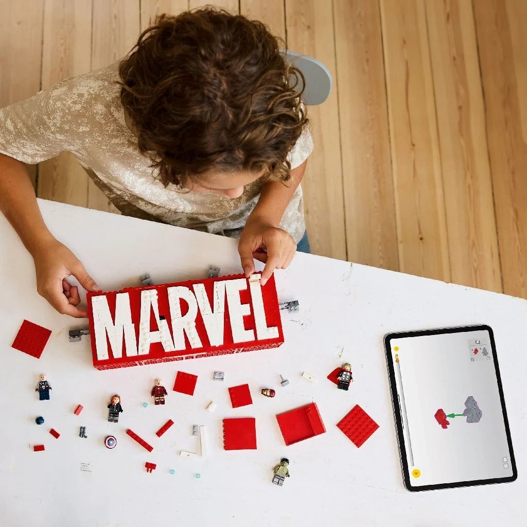 Lego Super Heroes 76313 Marvel Logo En Minifiguren