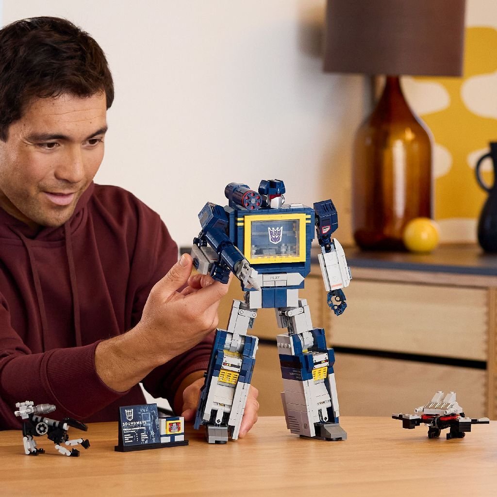 Lego Icons 10358 Transformers Soundwave