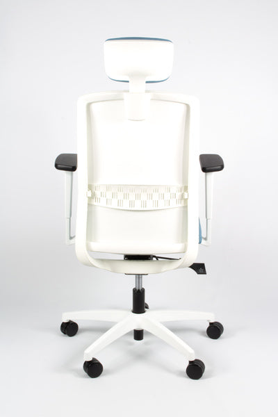 Linea Fabbrica Tekna White 01/Pt Lichtblauw/Wit Bureaustoel Met 3D Armleuning + Hoofdsteun