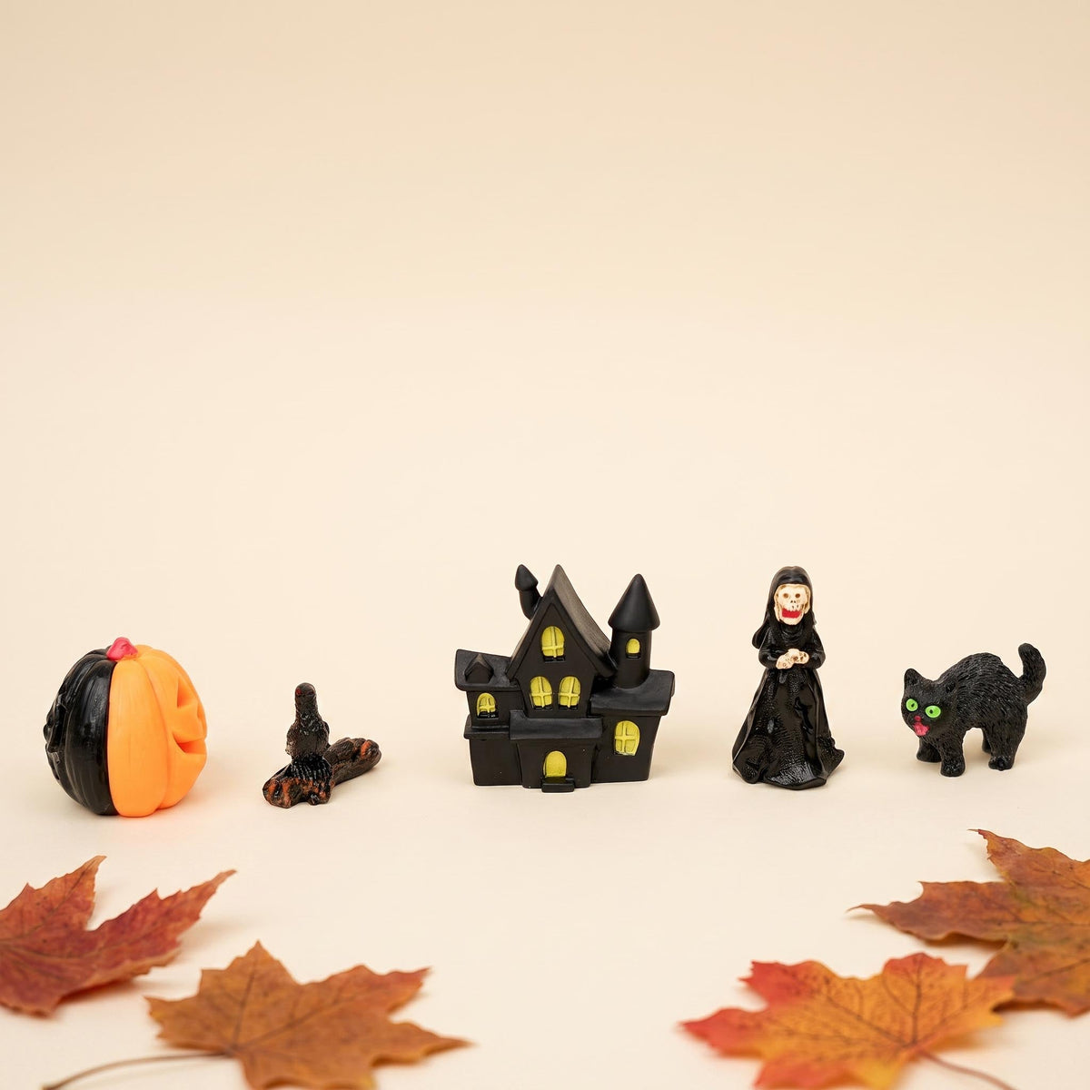 Trick Or Treat Village - 5 Pcs - Halloween Miniatures ↑ 2-4 Cm